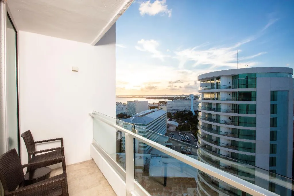 DOUBLE DELUXE KING BED Room, Krystal Grand Cancun All Inclusive, Cancun Area