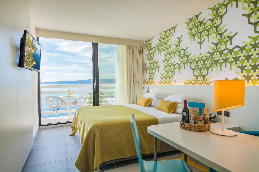 DOUBLE SINGLE USE SIDE SEA VIEW WITH BALCONY Room, Bluesun Mala Berulia, Split