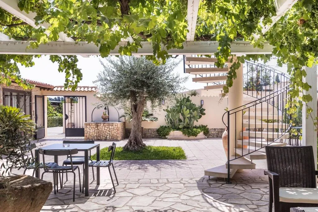 Terrace, Hotel Villa Felicia, Catania