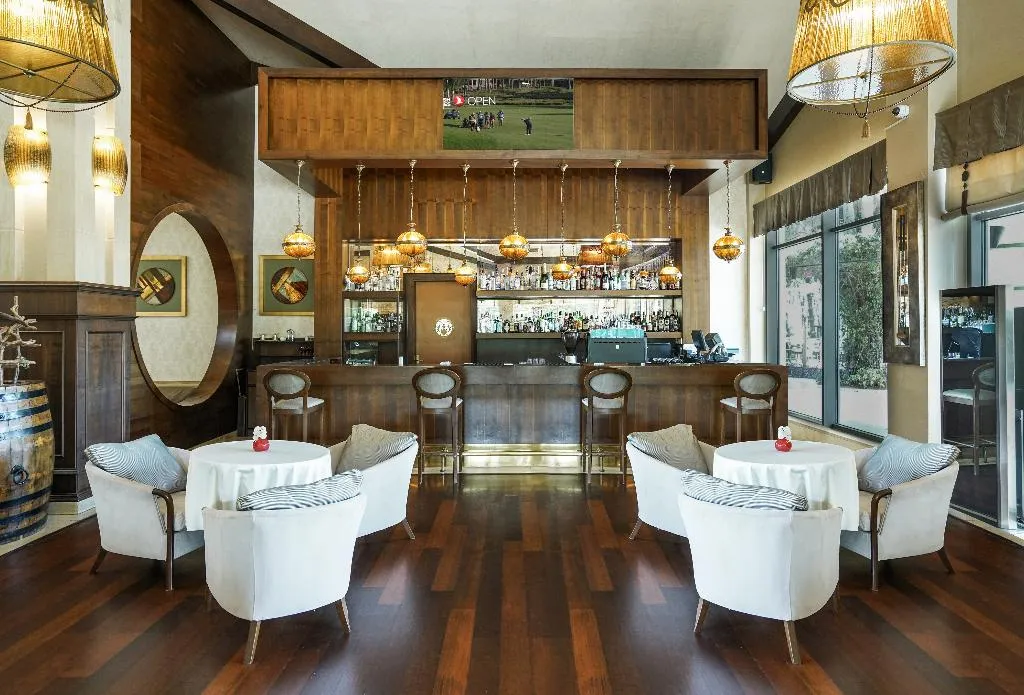 Bar, Regnum Carya, Antalya