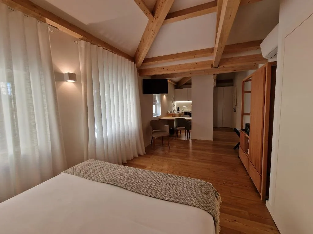 STUDIO DELUXE ONE BED Room, Porta Nobre Boutique Hotel by Aspasios, Porto