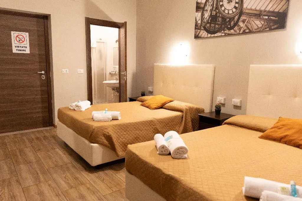 TRIPLE STANDARD Room, Hotel Golden Milano, Milan