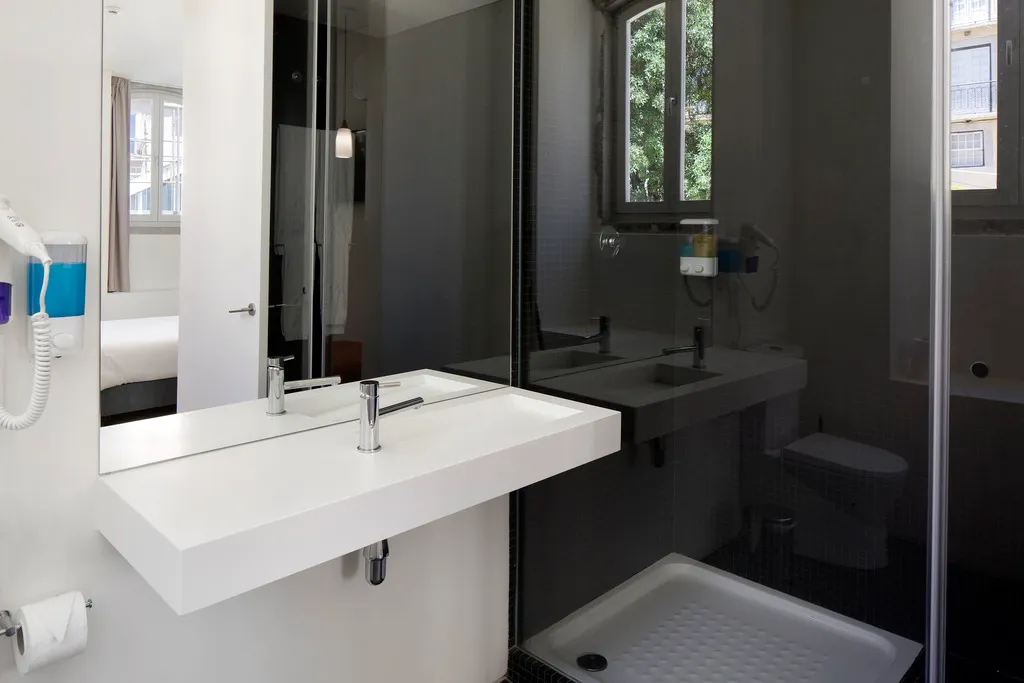 STUDIO SUPERIOR Room, Lisbon Serviced Apartments - Ascensor da Bica, Lisbon