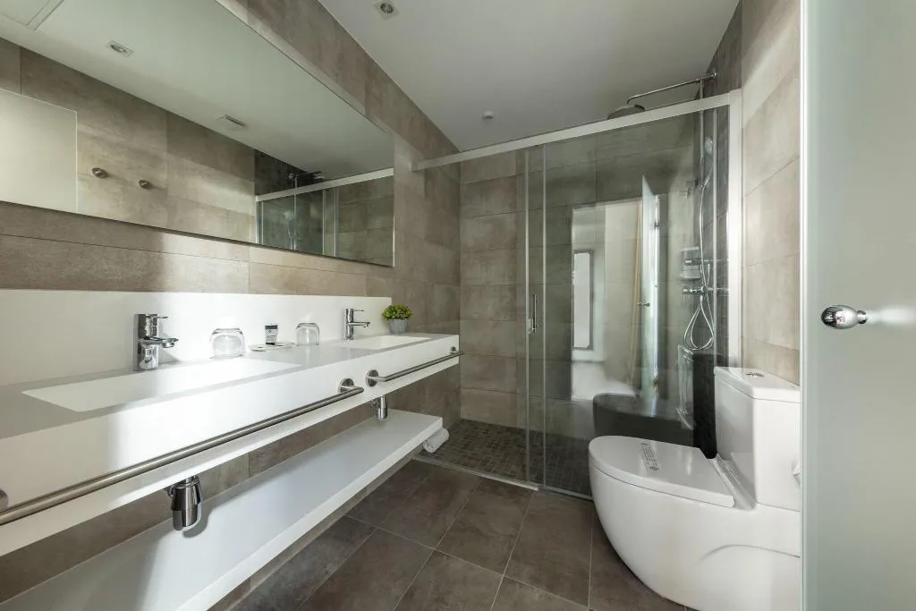 Room, Oasis, Barcelona