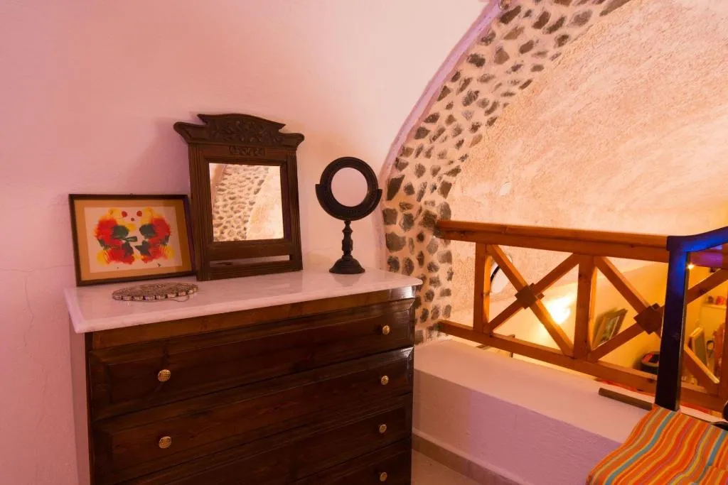 Room, Canava Santino, Santorini