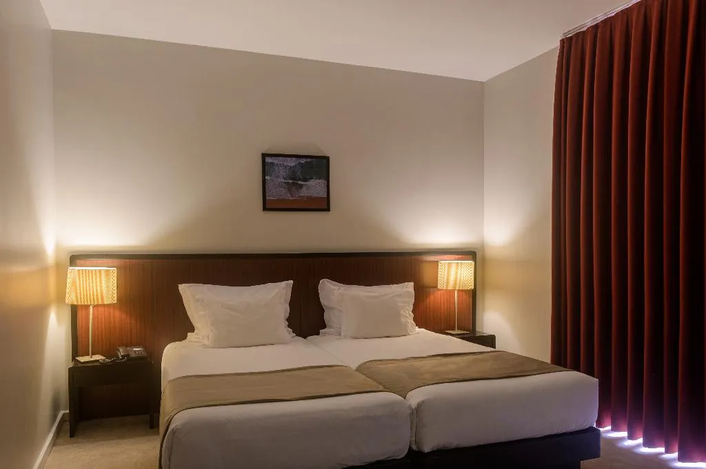 Double or Twin CAPACITY 3 Room, Torre Mar Hotel, Porto