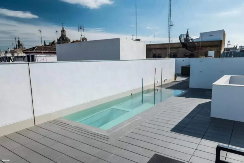 Sports and Entertainment, Welldone Quality-Crystal Pool, Seville
