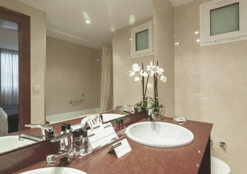Double or Twin WITH BALCONY Room, RH Sorolla Centro, Valencia