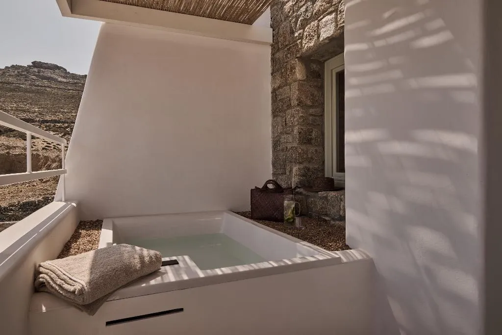 SUITE WITH JACUZZI Room, Yi Hotel Mykonos - Adults only, Mykonos
