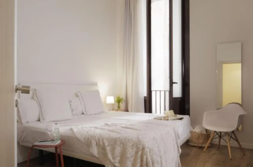 Room, Som Nit Born, Barcelona