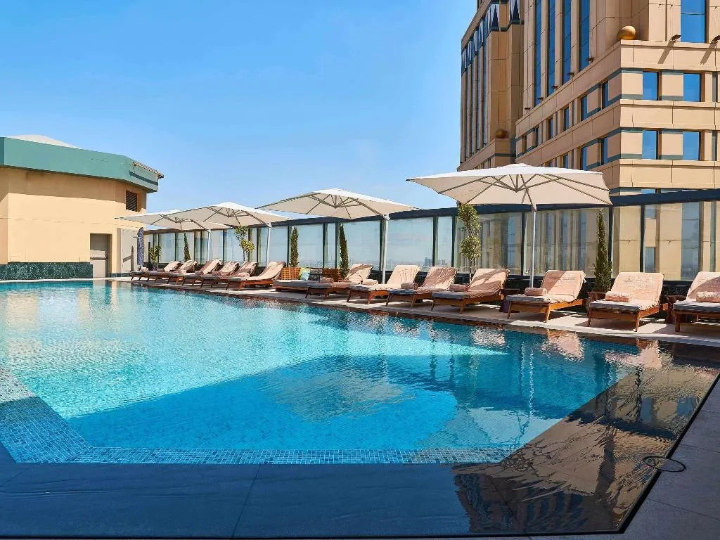 Pool, Fairmont Nile City, Cairo