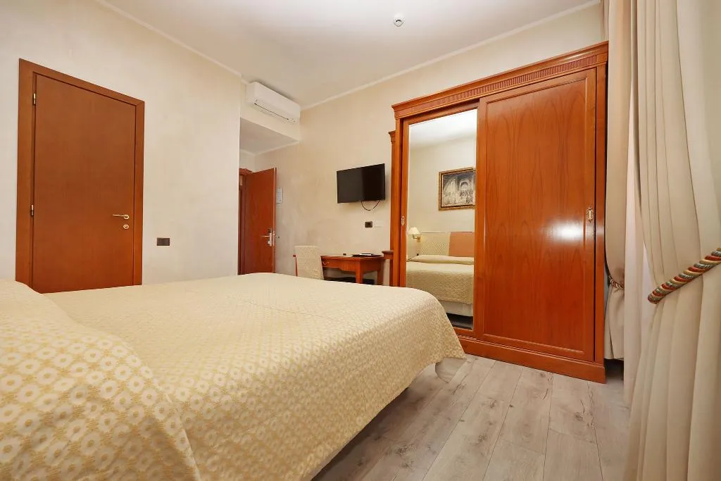 Double or Twin STANDARD Room, Rimini Hotel, Rome