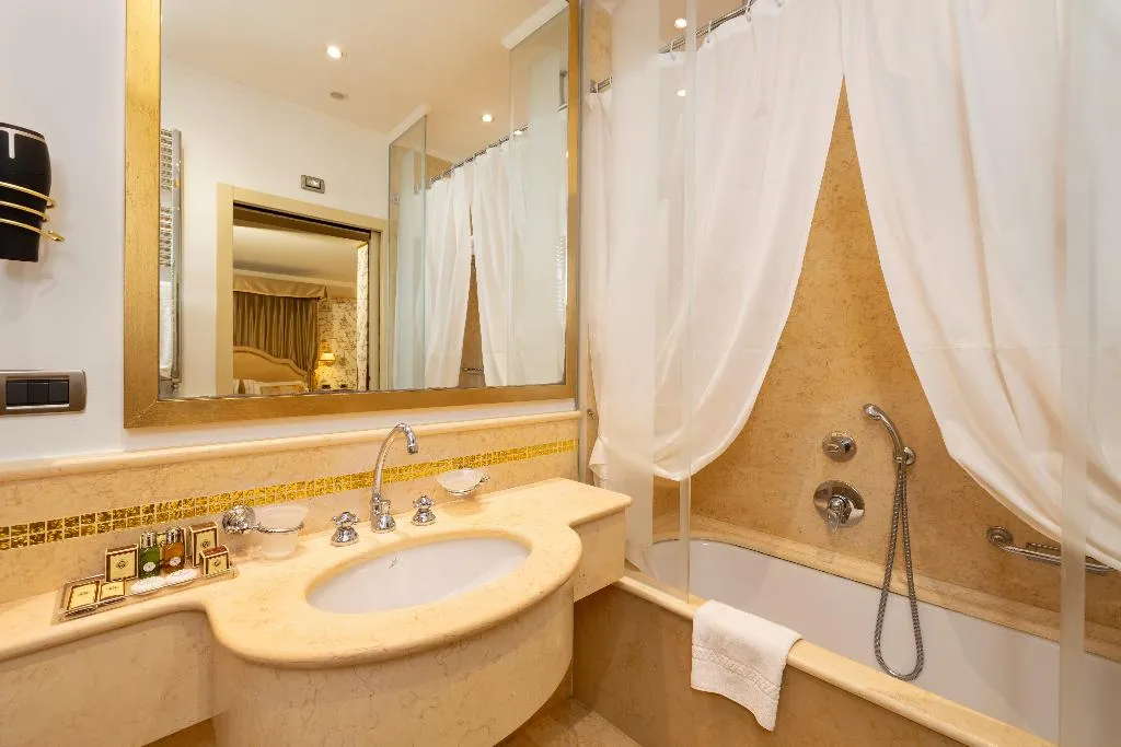 DOUBLE CLASSIC Room, A La Commedia, Venice