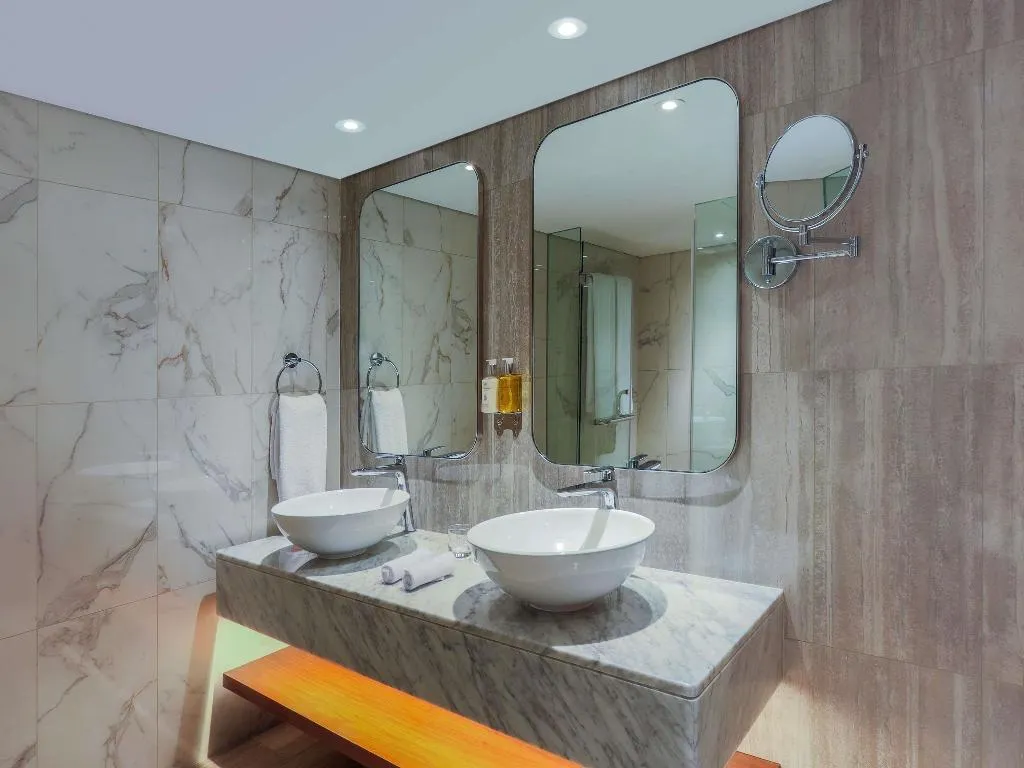 DOUBLE WITH BALCONY Room, Queen Elizabeth 2, Dubai