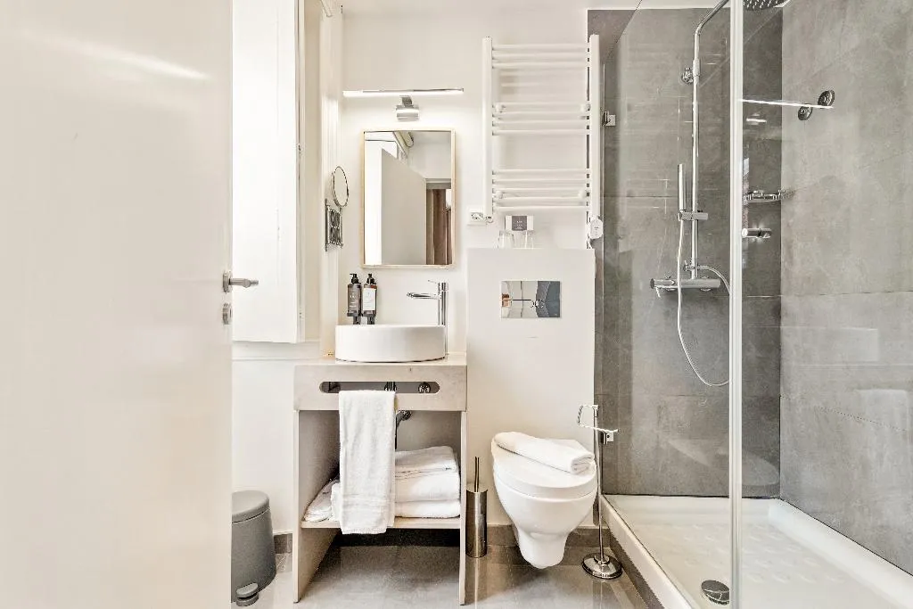 DOUBLE SUPERIOR WITH DOUBLE BED Room, Jardim Da Lapa By Shiadu, Lisbon
