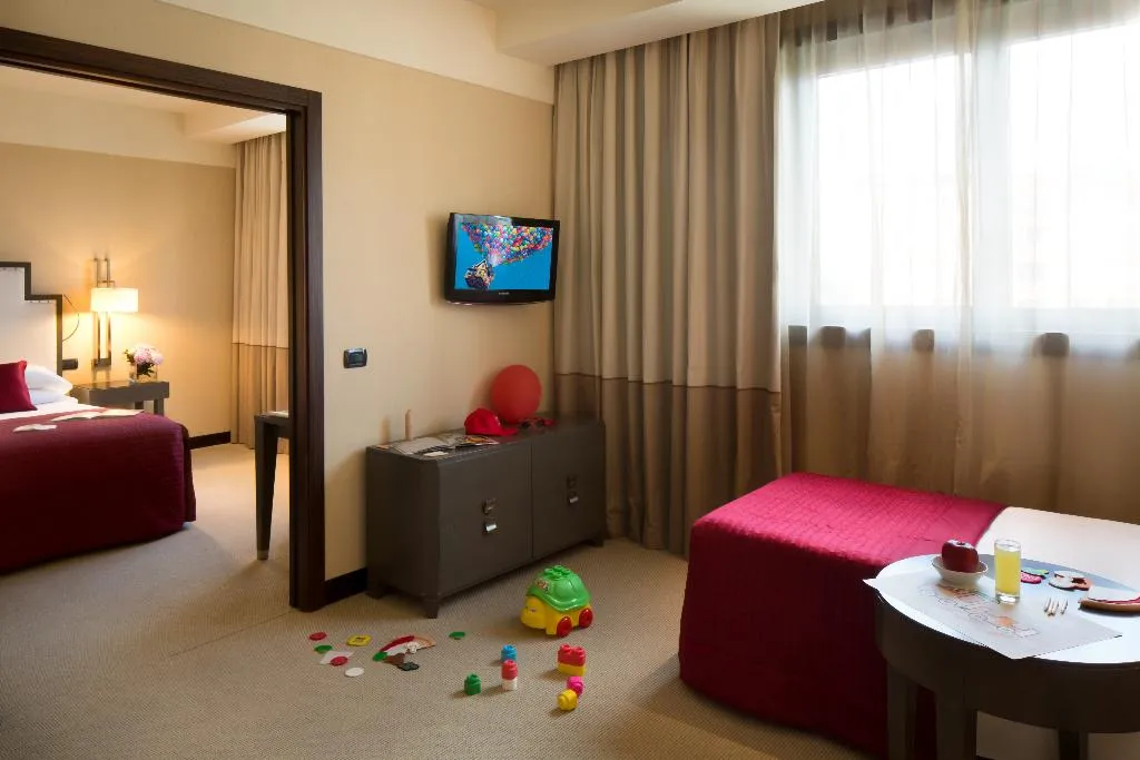 FAMILY ROOM STANDARD Room, Starhotels Grand Milan, Milan