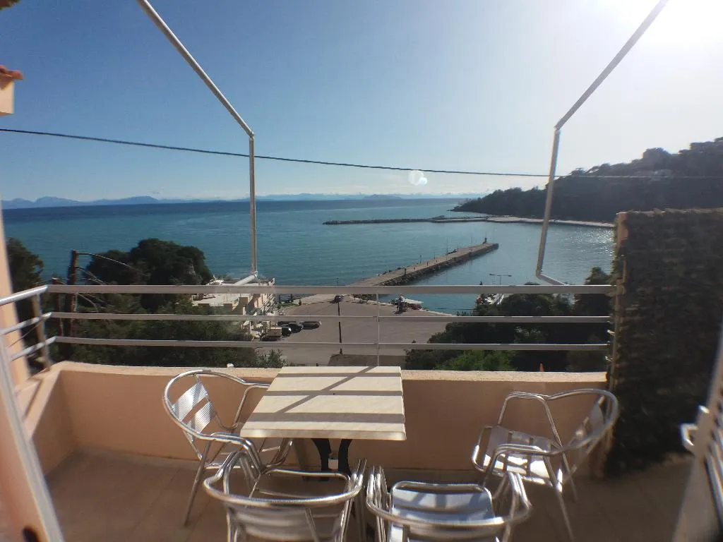 APARTMENT CAPACITY 5 Room, Harbour View, Kalamata