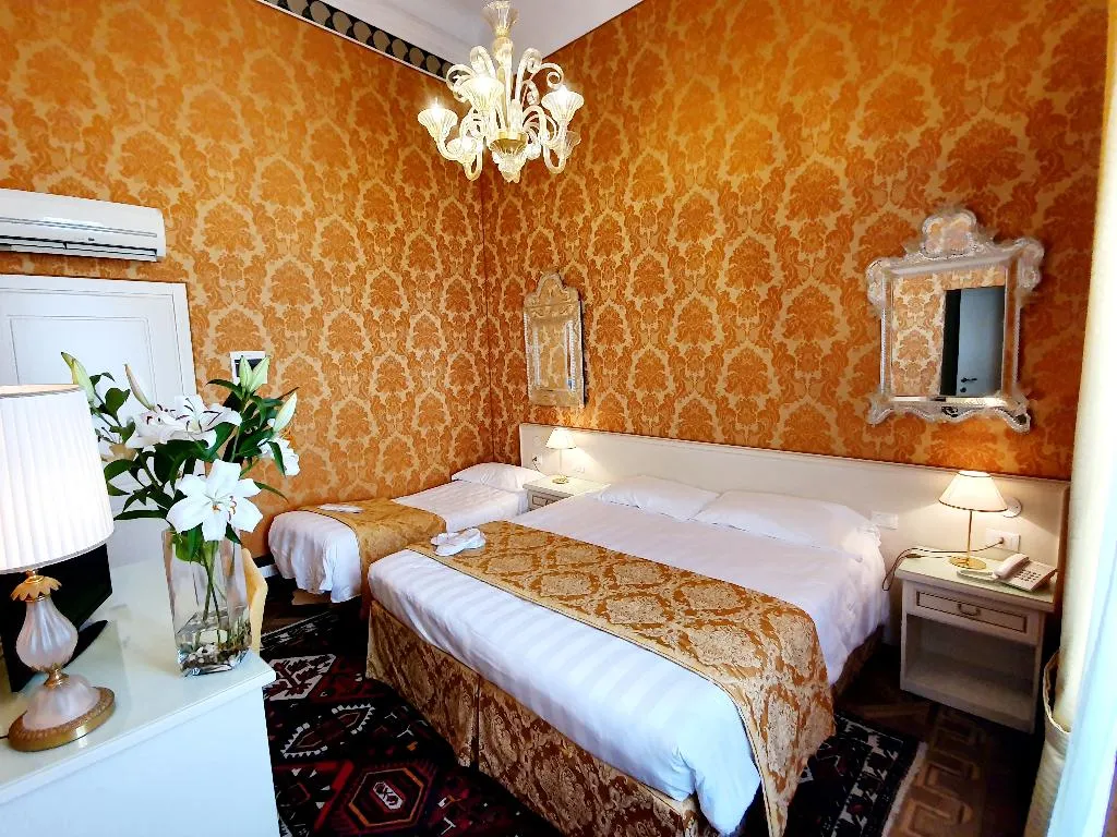 TRIPLE CLASSIC Room, Corte dei Greci, Venice