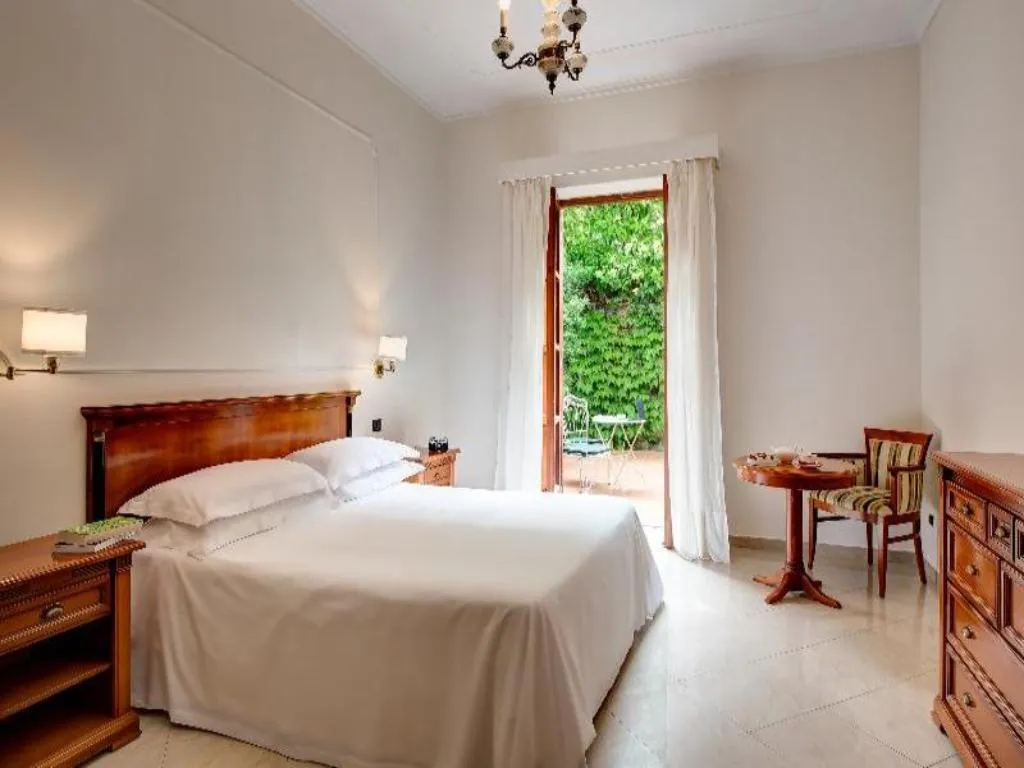 SINGLE CLASSIC Room, Majestic Palace, Naples