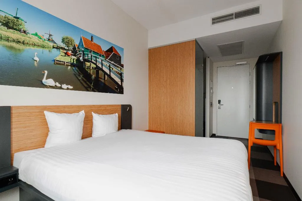 DOUBLE STANDARD Room, easyHotel Amsterdam Zaandam, Amsterdam