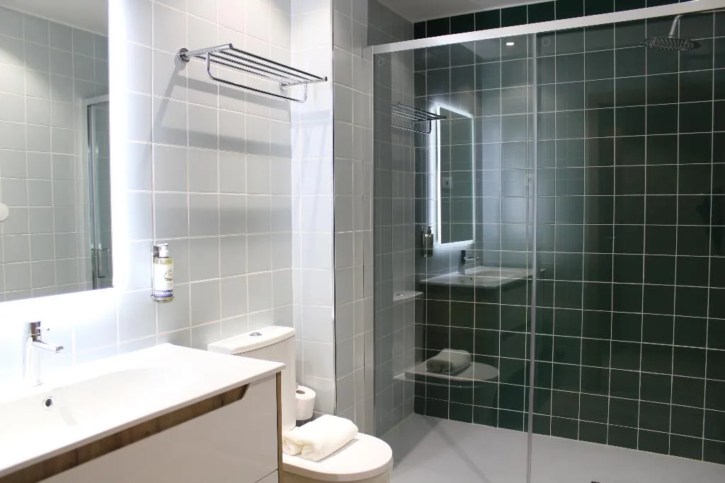 TRIPLE STANDARD Room, Oporto Station Hostel & Rooms, Porto