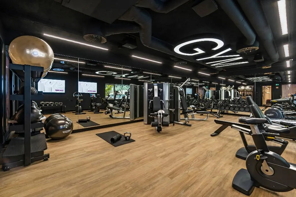 Sports and Entertainment, Yotel Porto, Porto