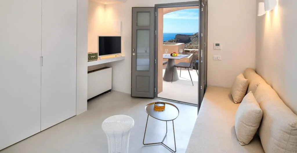 SUITE WITH JACUZZI Room, Old Castle Oia by Mr and Mrs White, Santorini