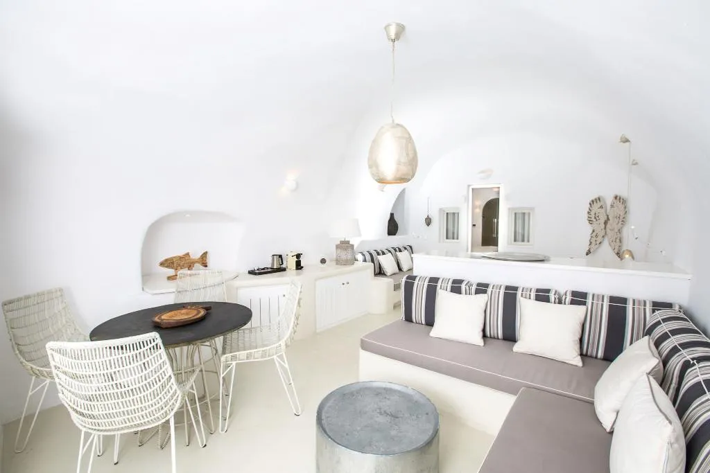 VILLA GRAND Room, Infinity Suites & Dana Villas, Santorini