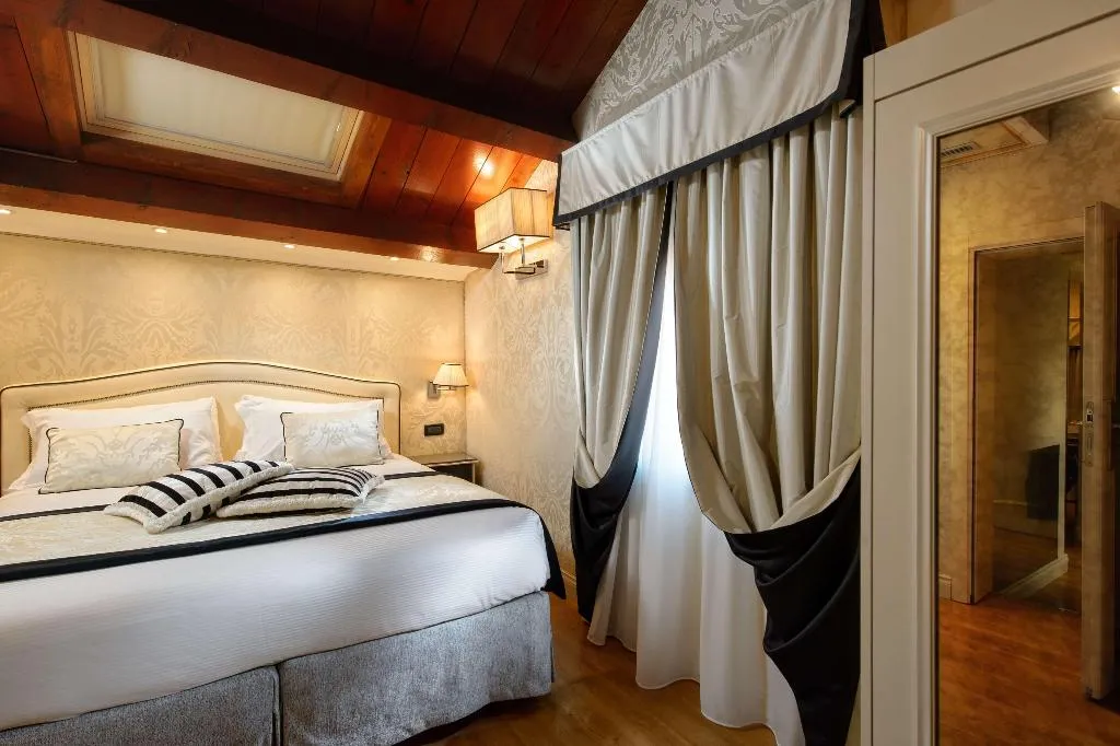 Room, Hotel Olimpia Venice, BW Signature Collection, Venice