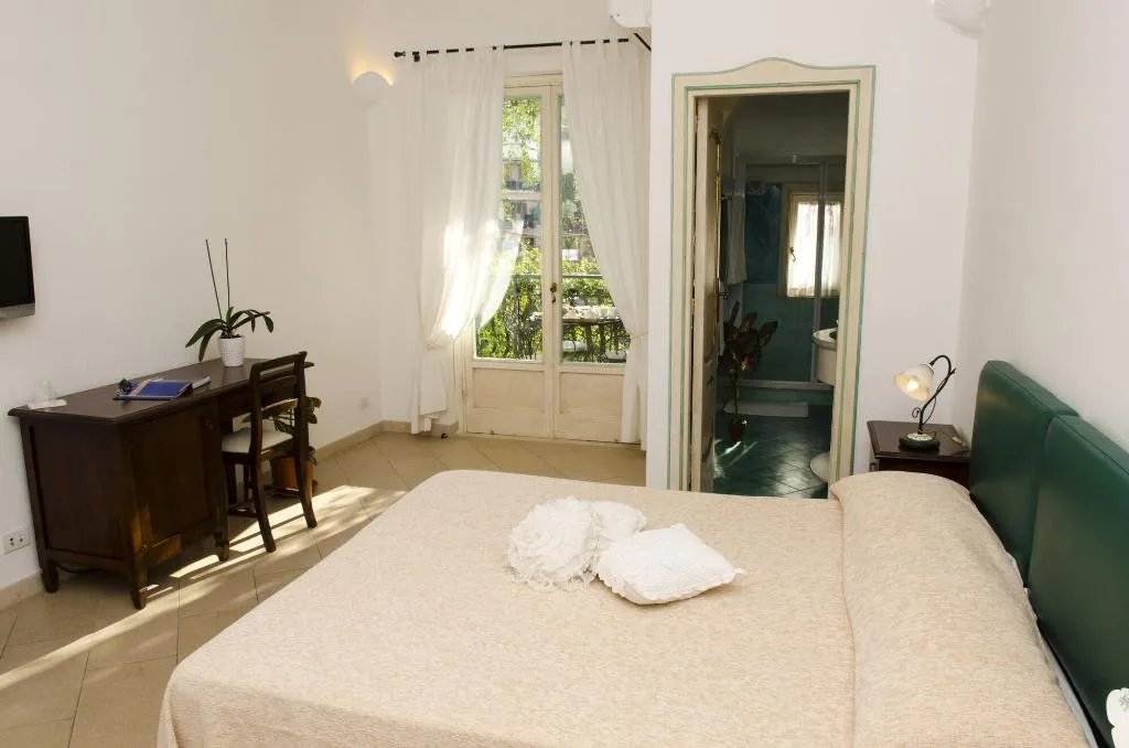 Room, Il Pertuso, Naples