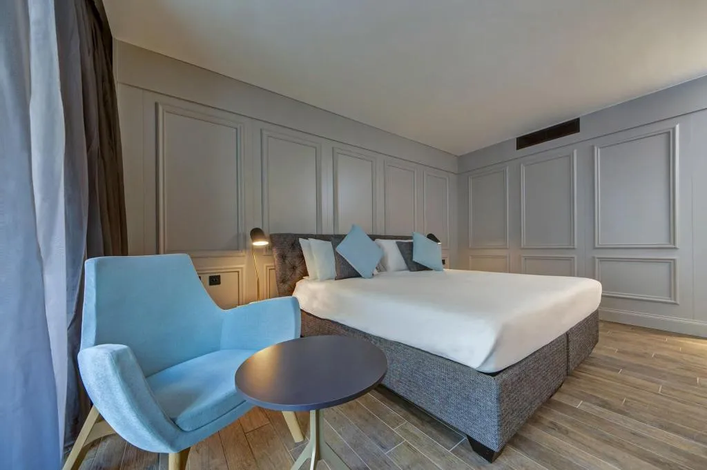 DOUBLE CLASSIC QUEEN BED Room, Land's End Boutique Hotel, Malta