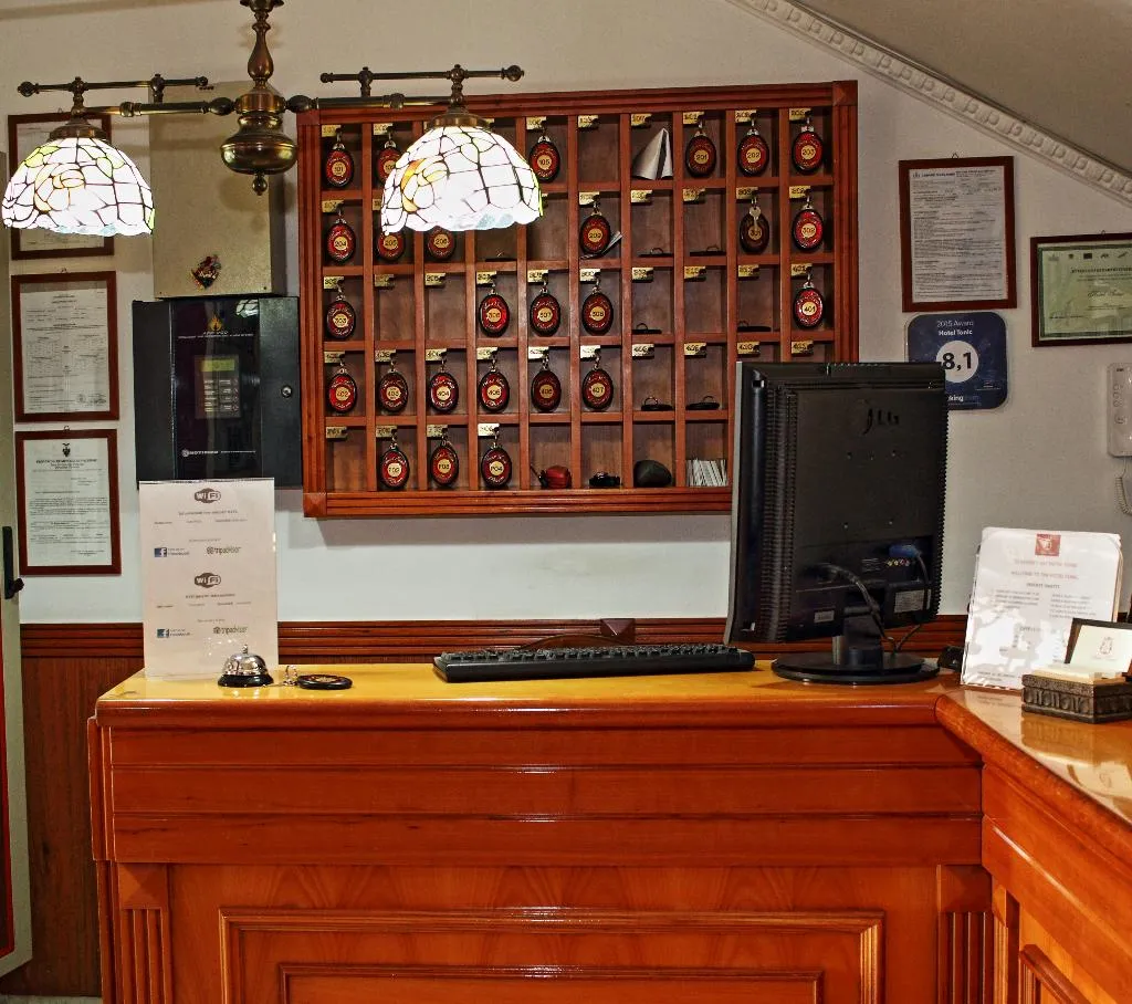 Lobby, Tonic, Palermo