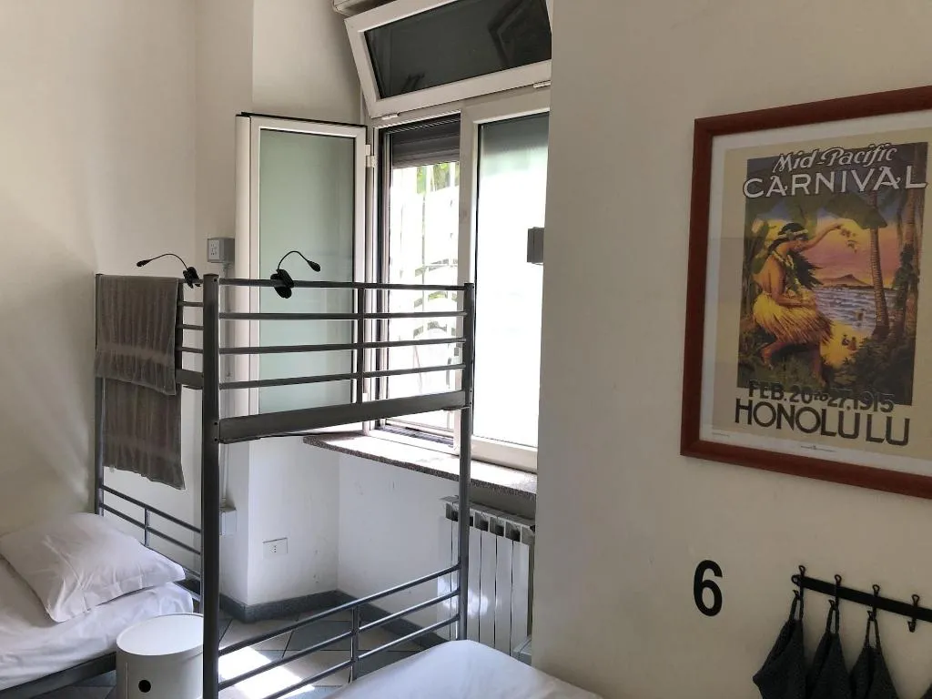 Room, The Beehive, Naples