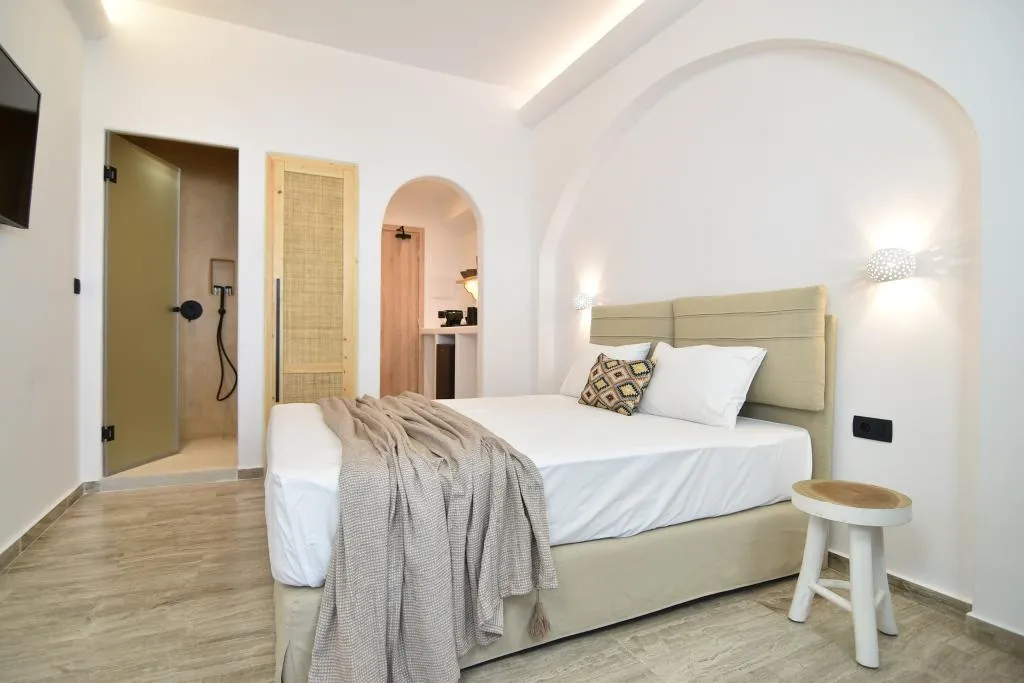 DOUBLE PREMIUM QUEEN BED Room, Aegeeis Santorini, Santorini