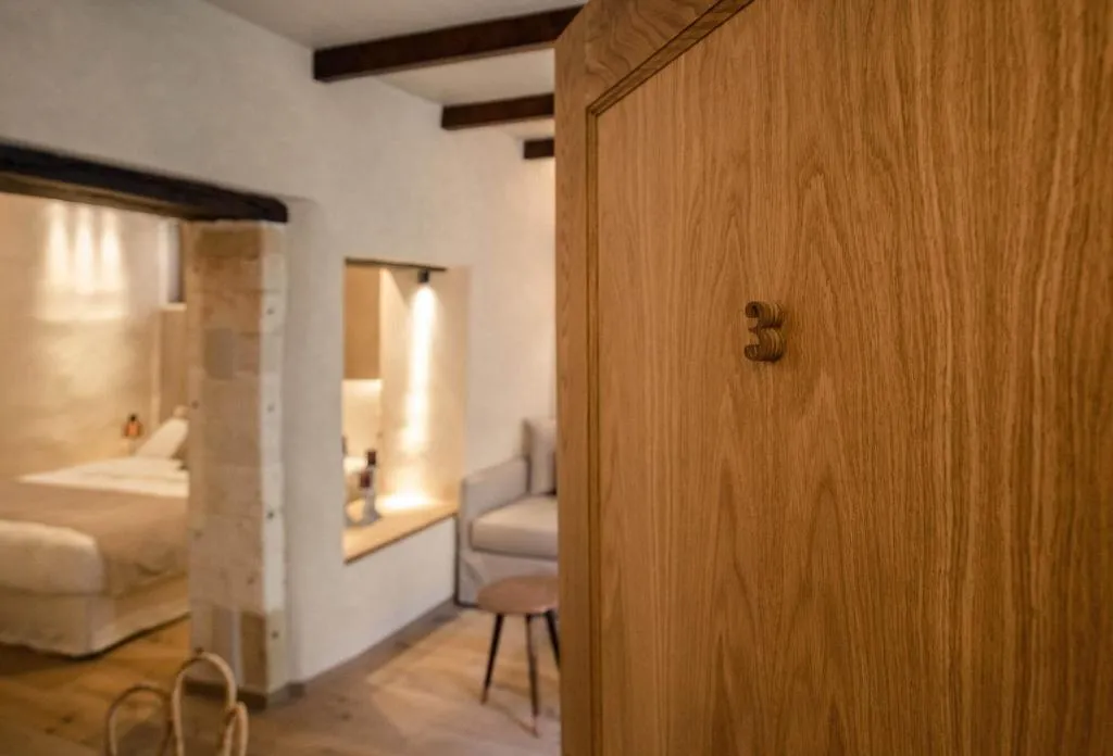 Room, J&G Suites, Crete