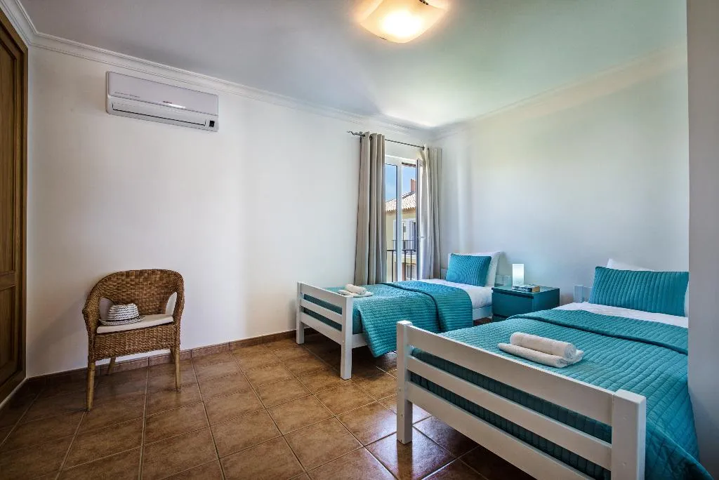 VILLA THREE BEDROOMS Room, Jardim da Meia Praia, Algarve