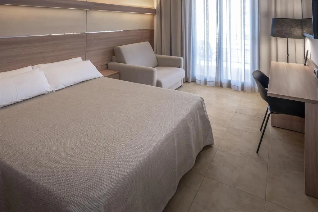 FAMILY ROOM ONE BED Room, Hotel Alhambra, Costa Brava