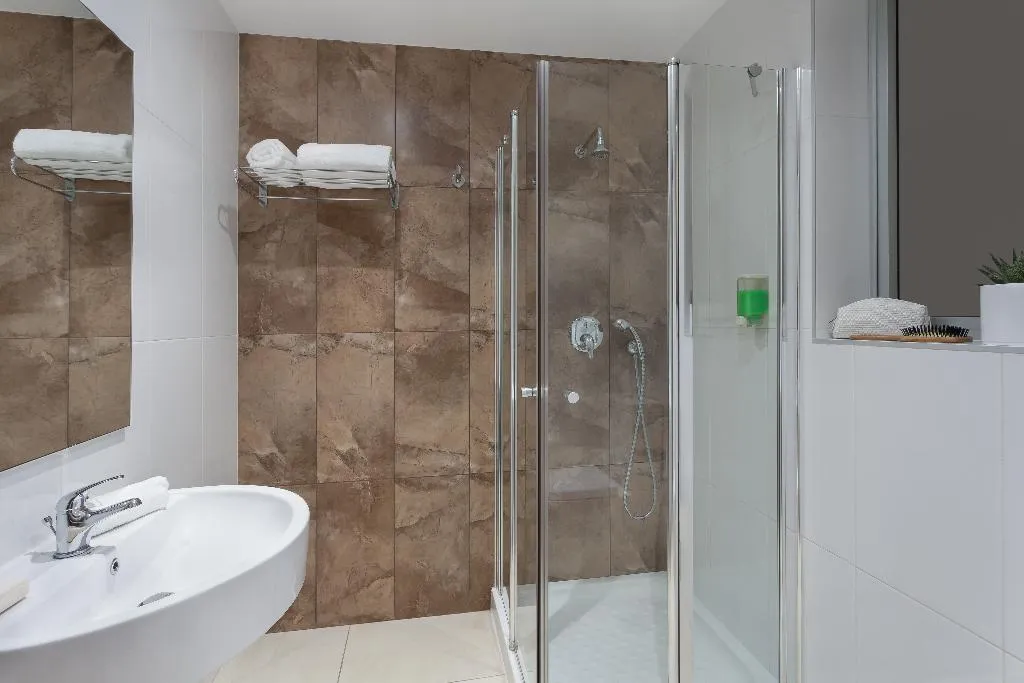 SINGLE STANDARD Room, Hotel 115 The Strand Hotel and Suites, Malta