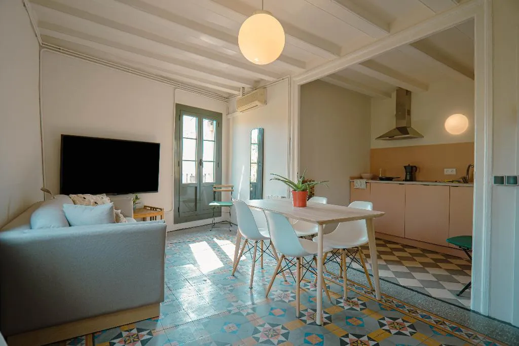 APARTMENT CAPACITY 6 Room, Smartr Barcelona Ramblas, Barcelona