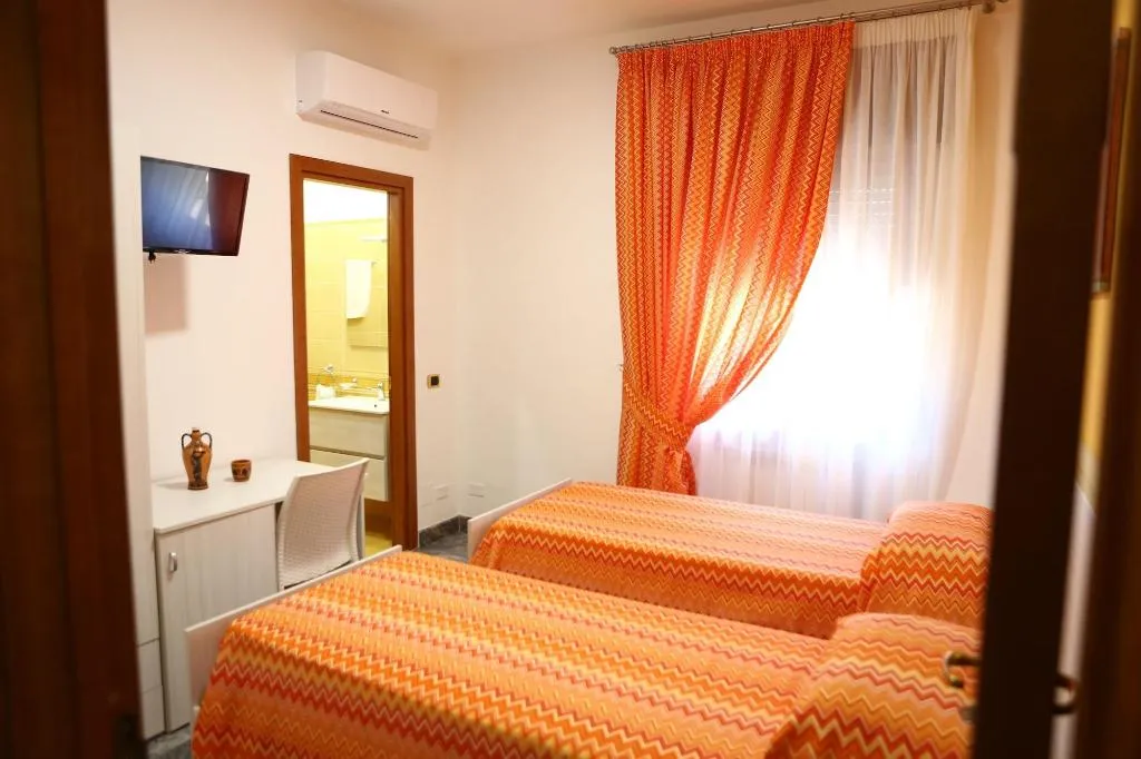 Room, B&B Cornelia, Naples