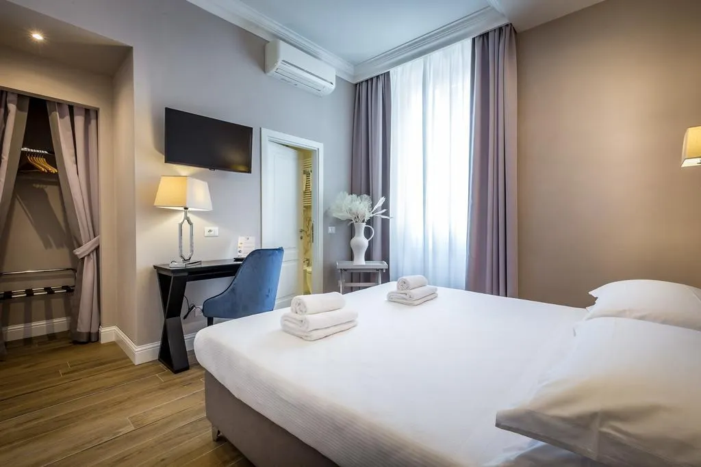 TRIPLE SUPERIOR Room, Hotel Emma Small Luxury Hotel, Florence