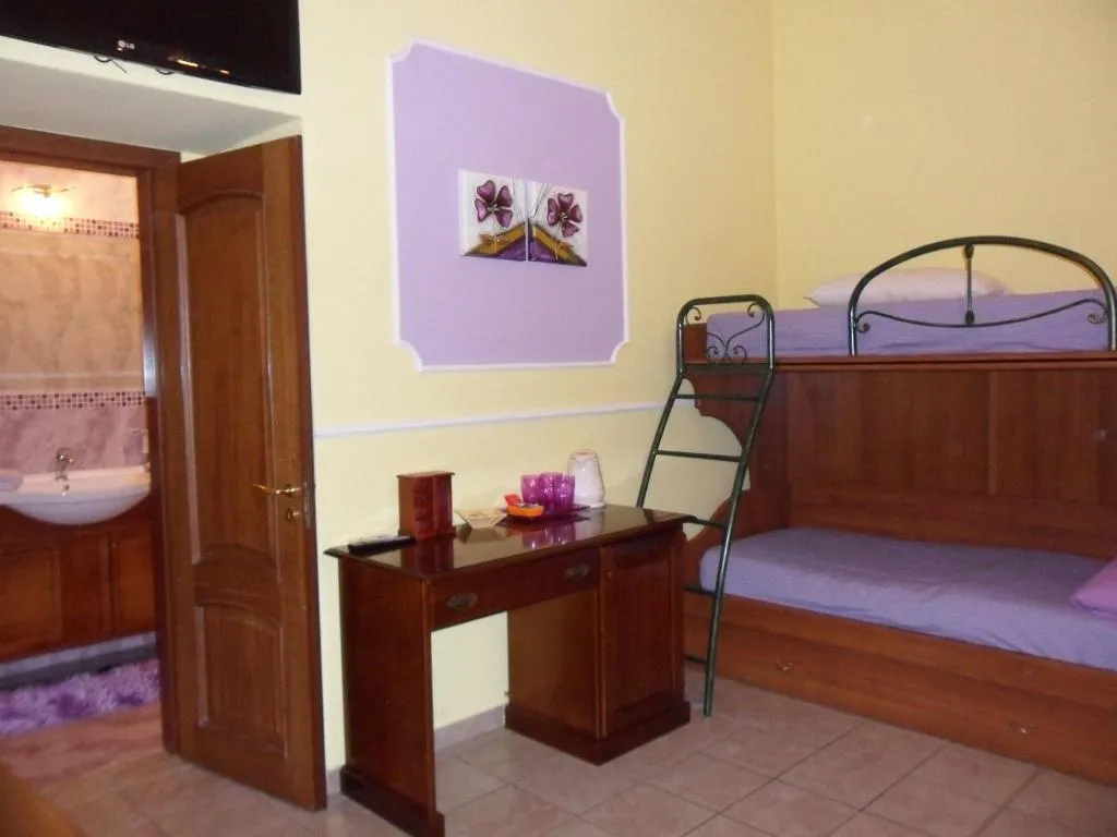 Room, Del Corso, Naples