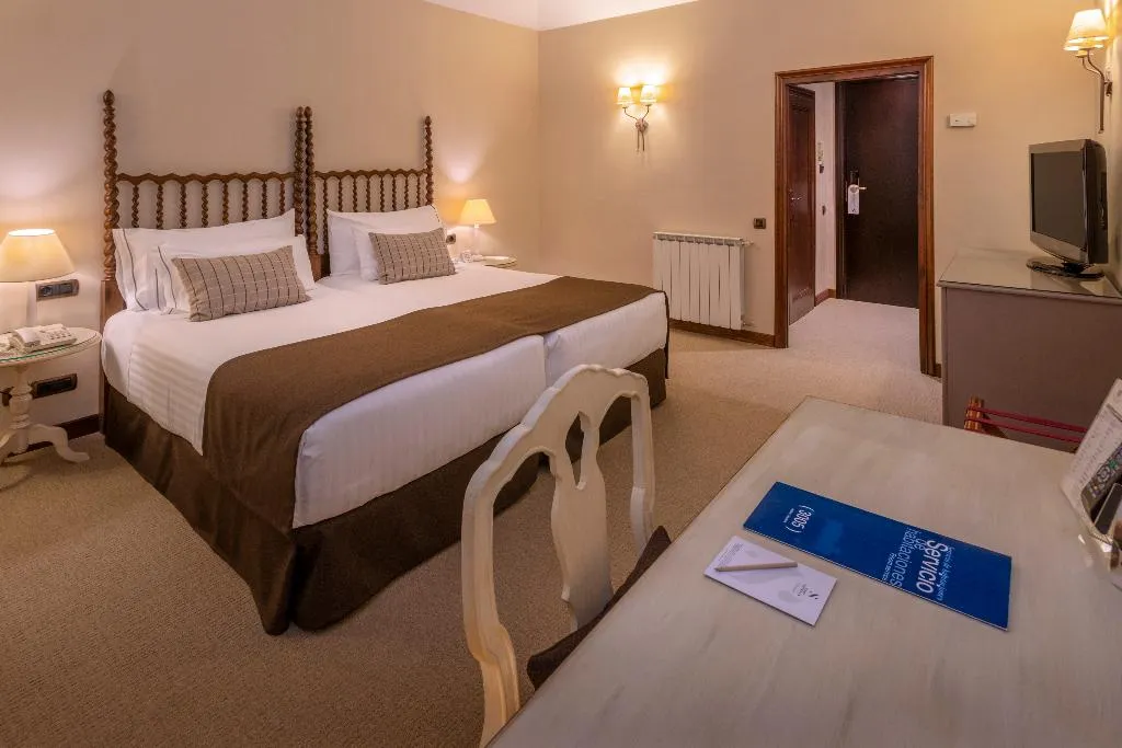 Double or Twin CLASSIC Room, Gran Hotel Rey Don Jaime, Barcelona