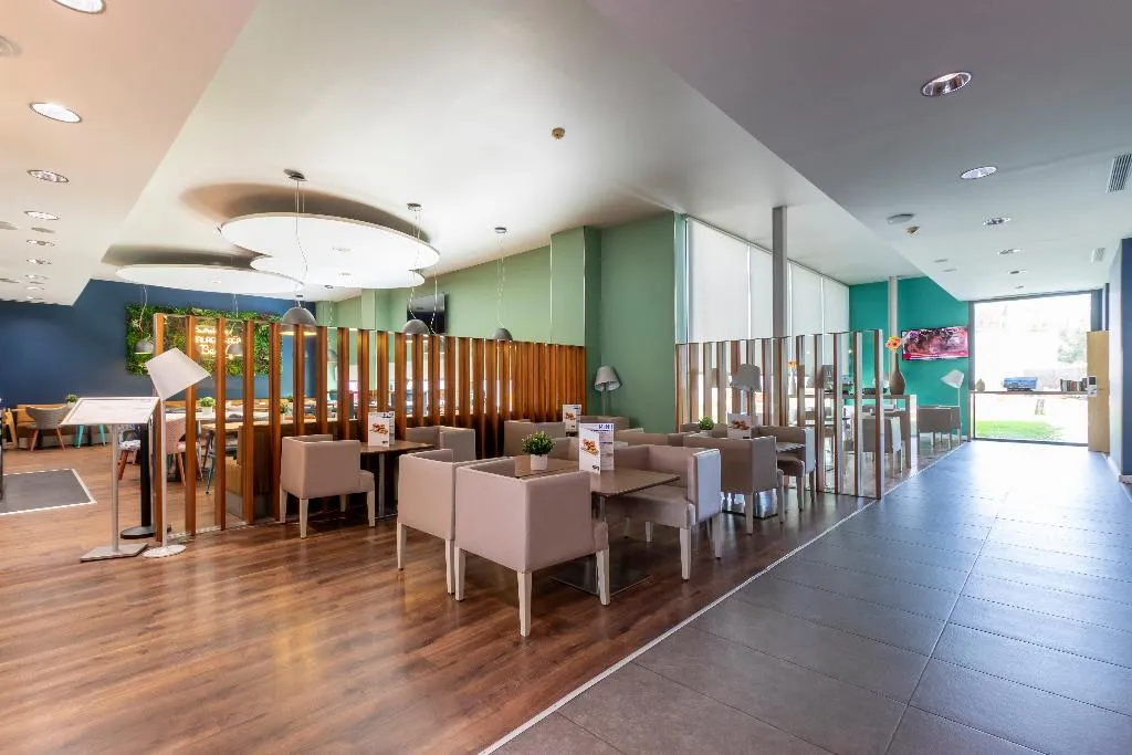 Restaurant, Travelodge Malaga Aeropuerto, Costa Del Sol