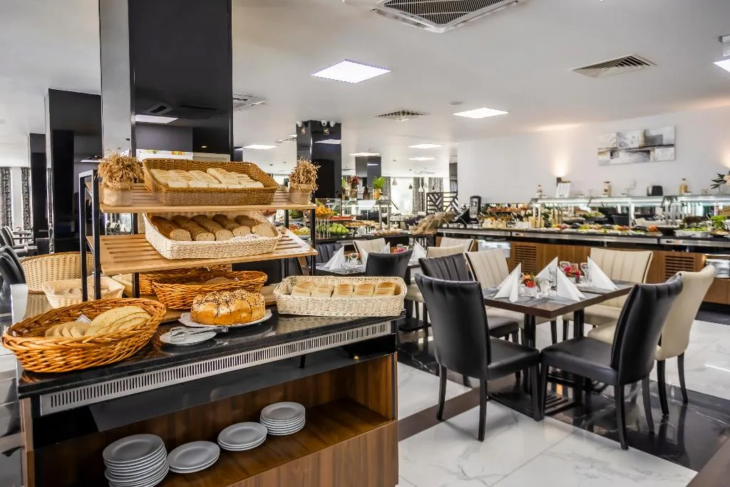 Restaurant, Prestige Deluxe Hotel Aquapark Club, Varna