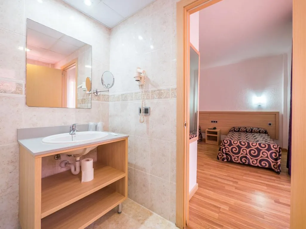 SINGLE STANDARD Room, Tossa Beach Center, Costa Brava