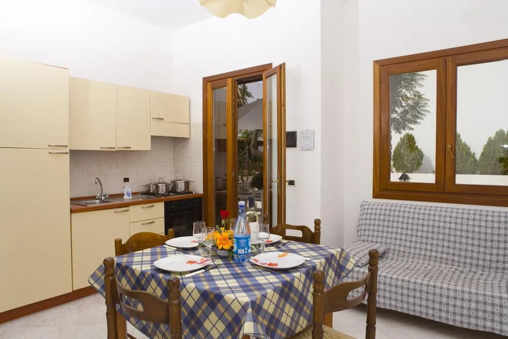 APARTMENT CAPACITY 6 Room, Residence Smeraldo, Palermo