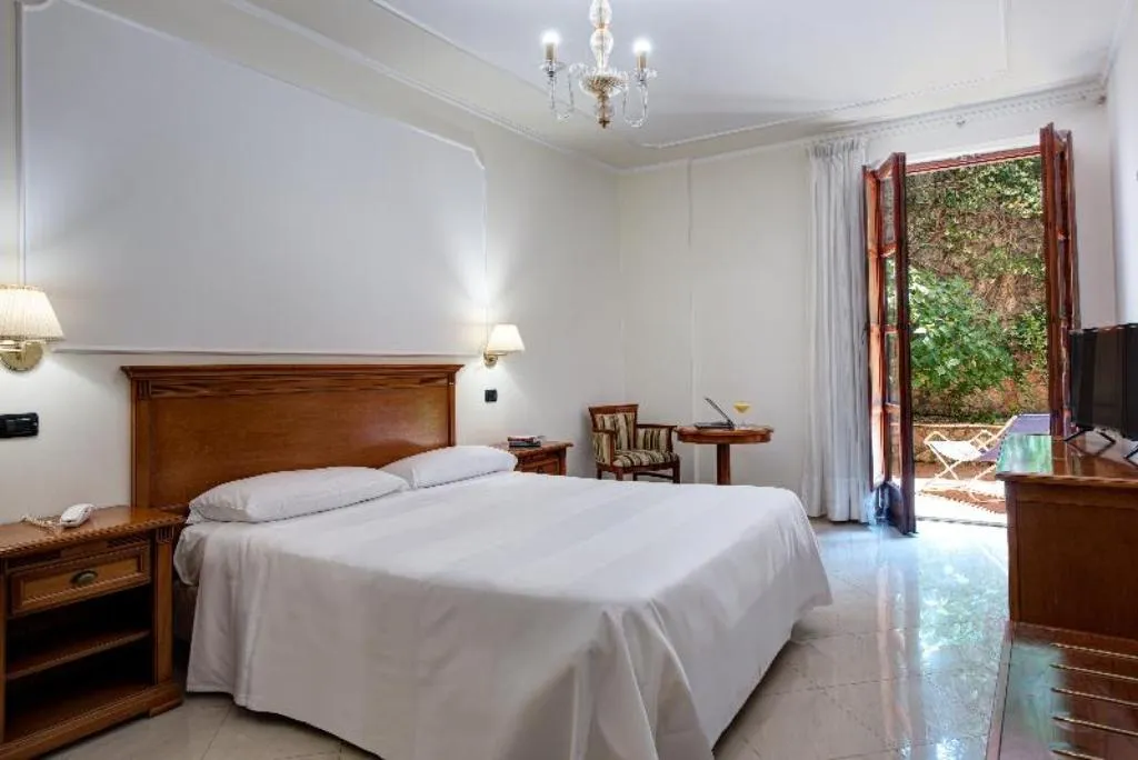 Double or Twin CLASSIC Room, Majestic Palace, Naples