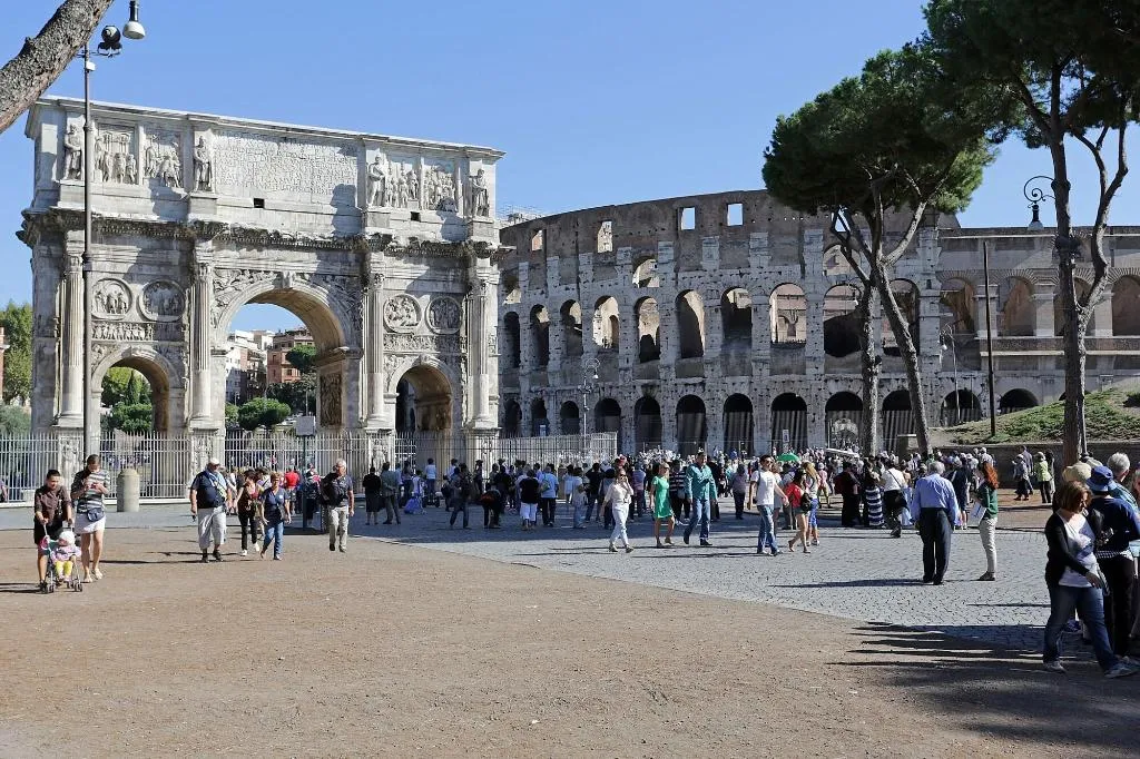General view, Adorasuite 2, Naples