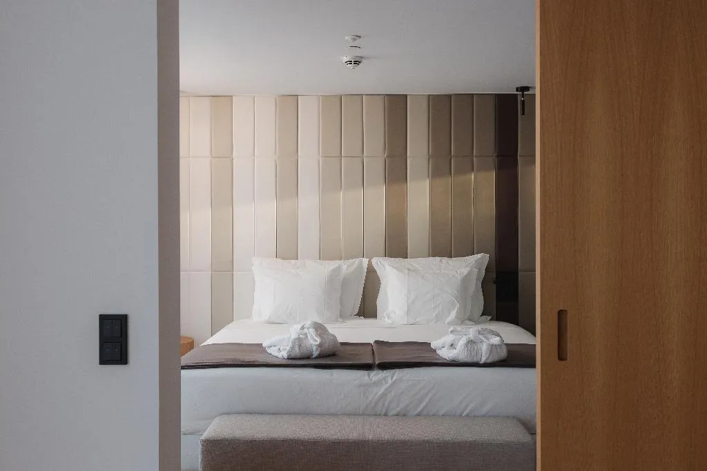 SUITE CITY VIEW Room, Lumen Hotel and The Lisbon Light Show, Lisbon
